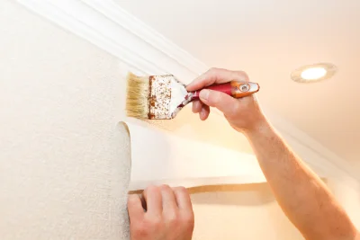 Pose de papier peint à Manom — revêtements muraux et toiles de verre